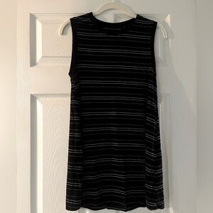 Like new Small BLK/white stripe long flowy tank